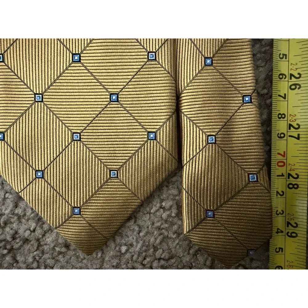 Jos A Bank Executive Neckwear Tie Gold Blue Diamond Pattern 100% Silk JBHS